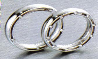 brad pitt rings cropped